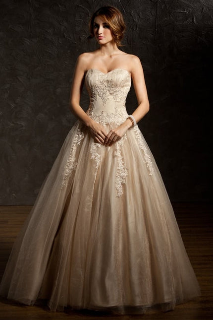 Robe Longue Blanche Et Dorée