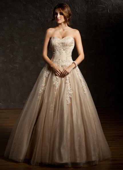 Robe Longue Blanche Et Dorée
